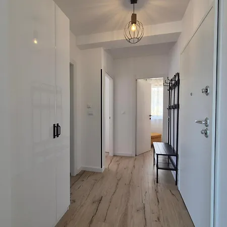 Апартаменти Stylish New In Трогір
